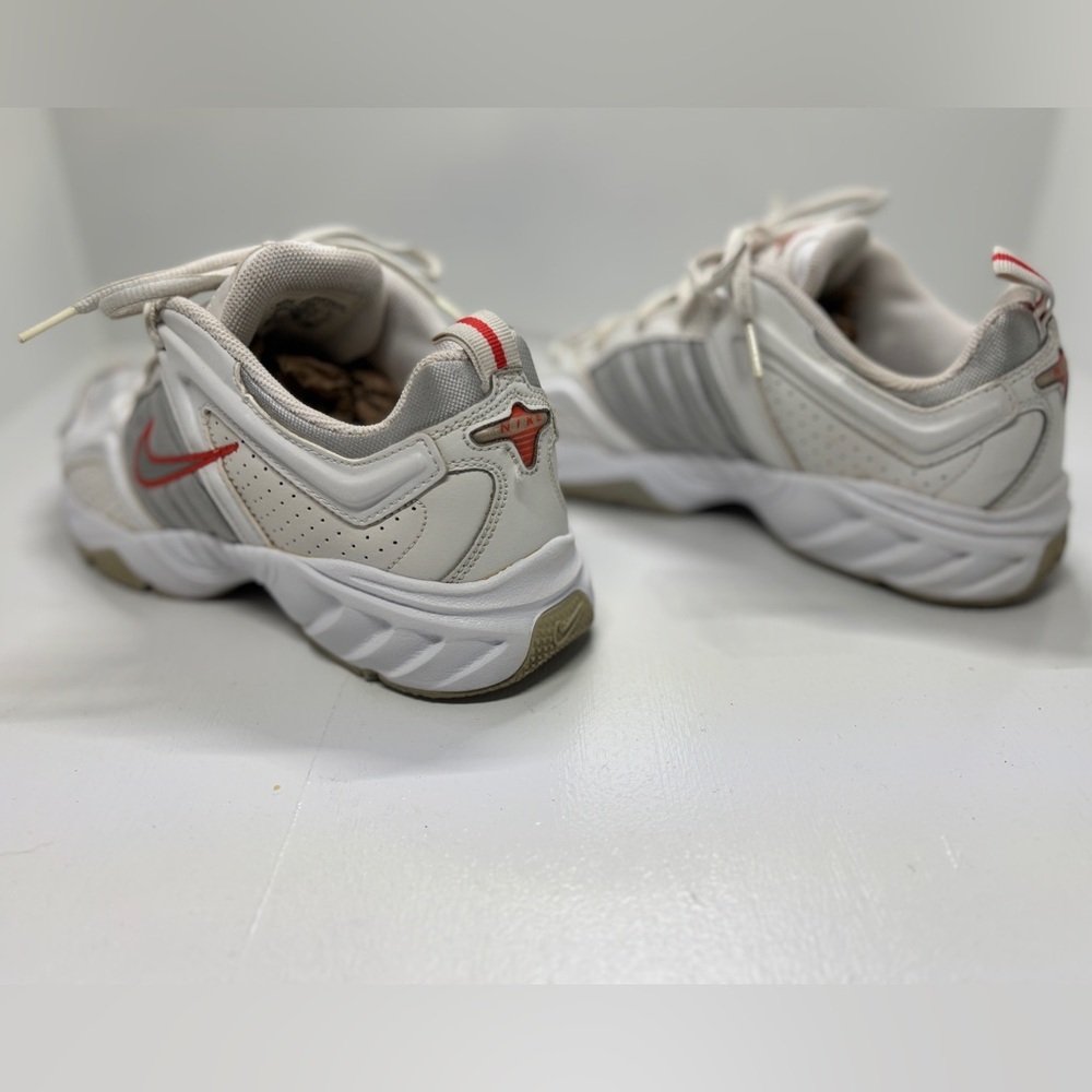 Nike Women’s Cross Training Sneakers Size 9 Silver Red Y2K Athletic Running Shoe - Picture 5 of 9